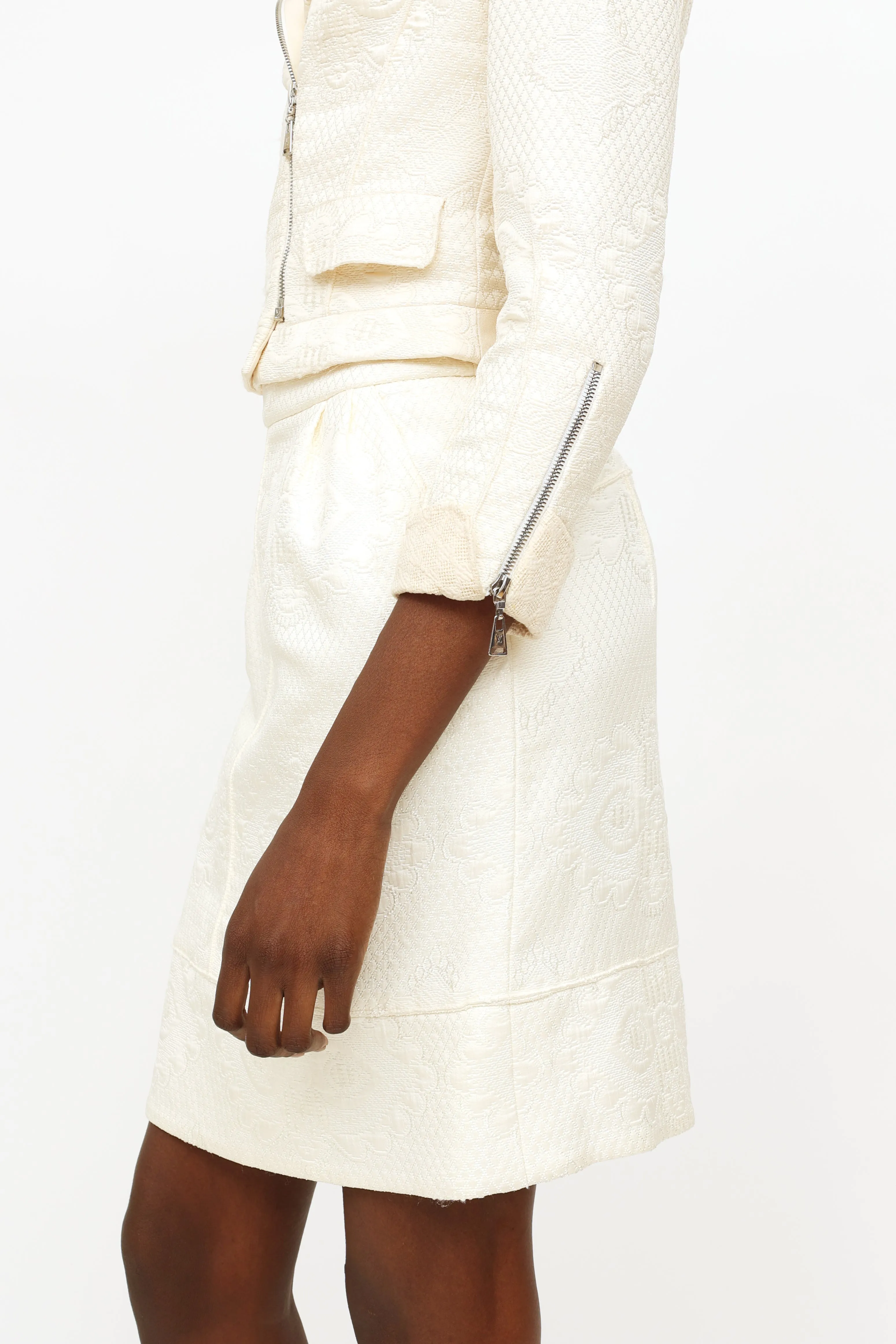 2010 Cream Embroidered Jacquard 2-Piece Set